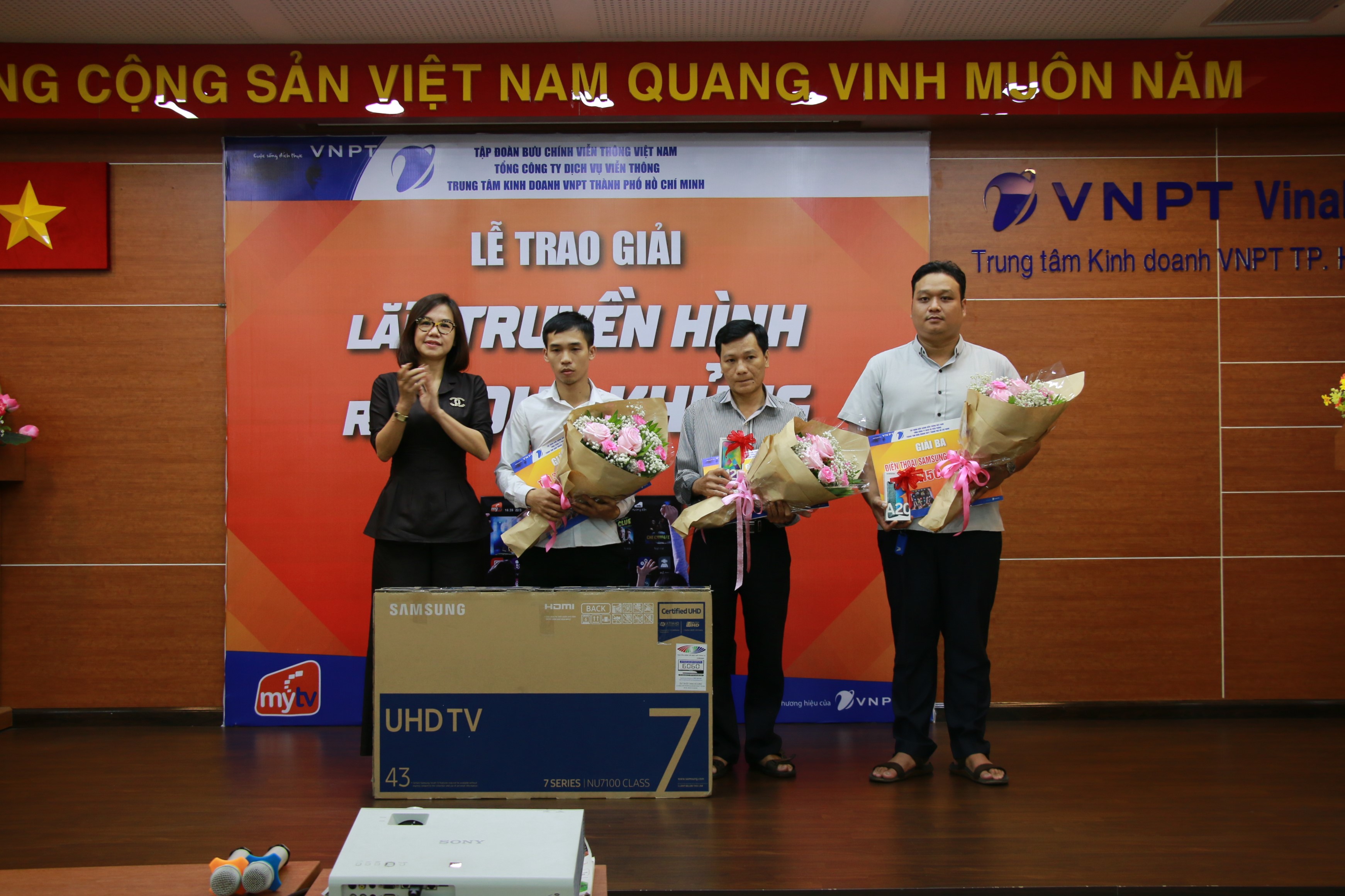 VNPT trao thưởng Khách hàng trúng thưởng CTKM “Lắp truyền hình, Rinh quà khủng” – Đợt 1